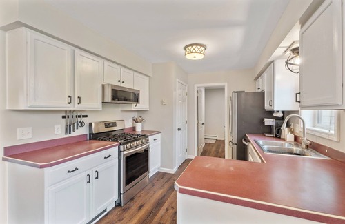 Ithaca House | Family Friendly Retreat Close to Cornell & Ithaca. 6bedrooms 3 baths.