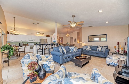 Lake Sarasota House | Family-Friendly Retreat: 2 Primary Bedrooms each with Ensuites