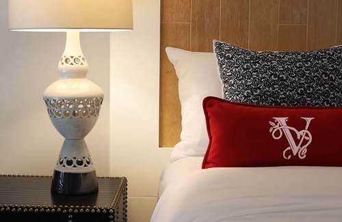 San Jose Hotel | Family-friendly Room in Silicon Valley! Free Parking & Seasonal Outdoor Pool!