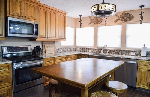Homosassa House | Family Friendly Scalloping Dream with 30ft of Dockage!