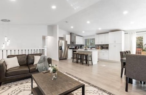 Renton House | Family Friendly: Seattle Close, Hot Tub, Game Room