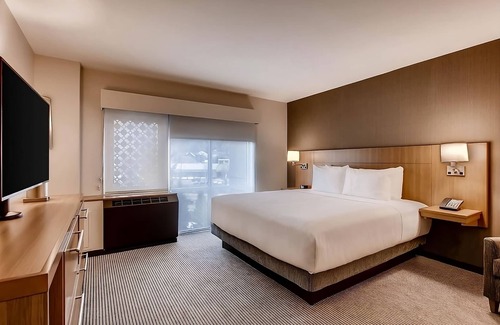 Mountain House Hotel | Family-friendly Ski Resort! 3 Comfortable Units, Free Breakfast, Scenic Views!
