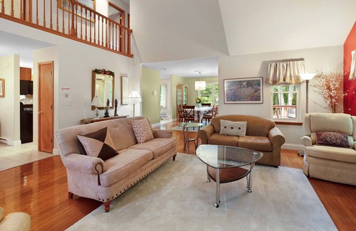 Bushkill House | Family Friendly, Spacious, Tranquil Pocono Home ~ Hike + Ski +Golf!
