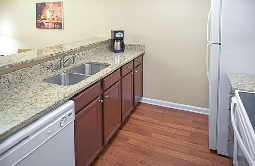 Berkeley Hotel | Family-Friendly Suite w/Full Kitchen, Free Parking!
