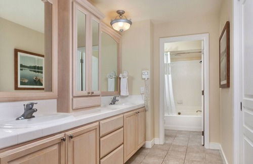 Coeur d'Alene Resort | Family-Friendly Suite Steps to Lake w/Full Kitchen & Resort Indoor Pool