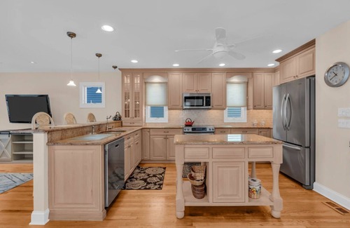Manasquan House | Family Friendly Ultimate Getaway- 4 short blocks from Manasquan Beach!