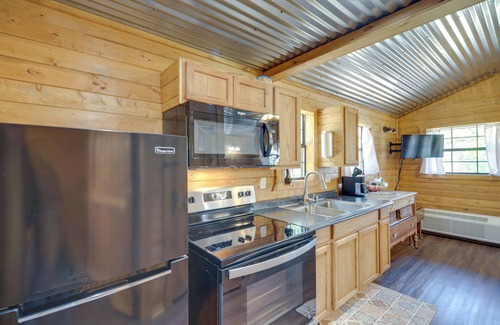 Fredericksburg Cabin | Family-Friendly Hill Country Cabin Rental w/Deck!