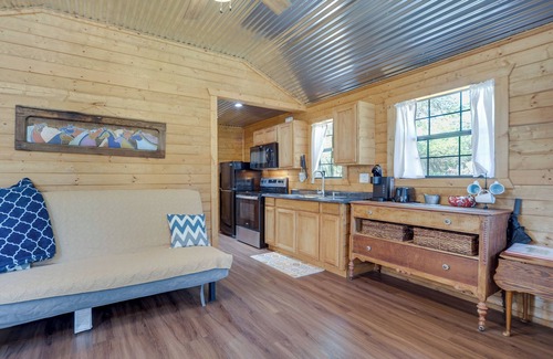 Fredericksburg Cabin | Family-Friendly Hill Country Cabin Rental w/Deck!