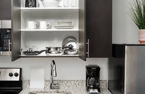 Lithia Springs Hotel | Family-Friendly Getaway - 2 Spacious Modern Suites Near Mercedes-Benz Stadium