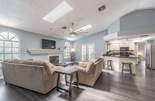 Elfers House | Family friendly pool home/3 bed 2 bath/pet friendly/near Beaches and Tampa