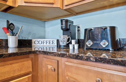 Wisconsin Dells Condo | Family-Friendly Dells Stay Sleeps 8 + Jacuzzi