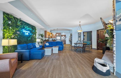 Wisconsin Dells Condo | Family-Friendly Dells Stay Sleeps 8 + Jacuzzi