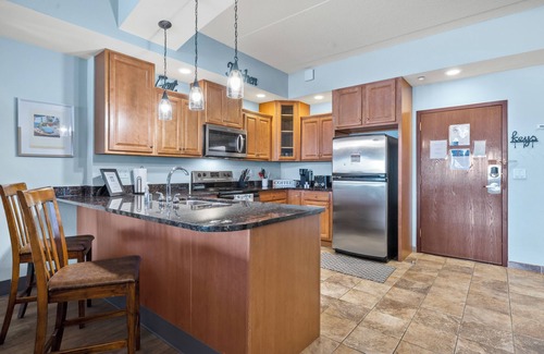 Wisconsin Dells Condo | Family-Friendly Dells Stay Sleeps 8 + Jacuzzi