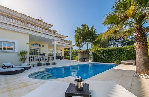 Santa Ponsa Ski Chalet | Family-friendly Villa Tres Reyes with spacious pool area