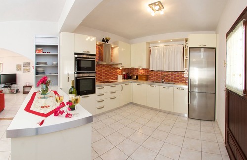 Manganos Villa | Family friendly villa with great surroundings close to village centre.