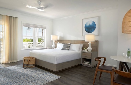 Key West Hotel | Family-friendly Villa! Near Key West Int'l Airport! Parking, Onsite Pools!