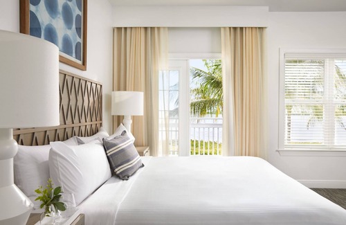 Key West Hotel | Family-friendly Villa! Near Key West Int'l Airport! Parking, Onsite Pools!