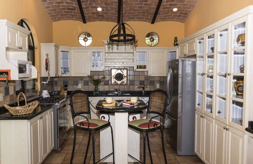 Rancho del Oro Villa | Family Friendly Villa w. Solar Heated Pool & free WiFi.