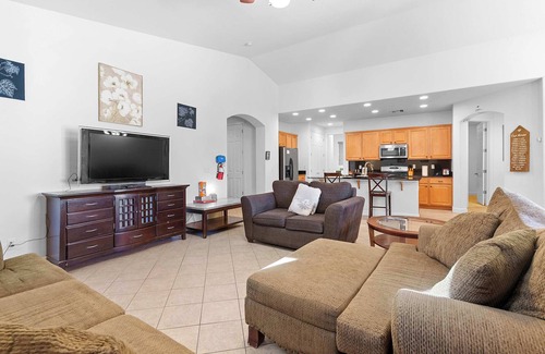 Palm Valley House | Family Friendly w/Badminton | Goodyear Park