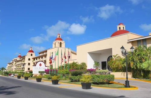 Puerto Juarez Resort | Family Friendly Waterfront Resort in Cancun w/Waterpark!