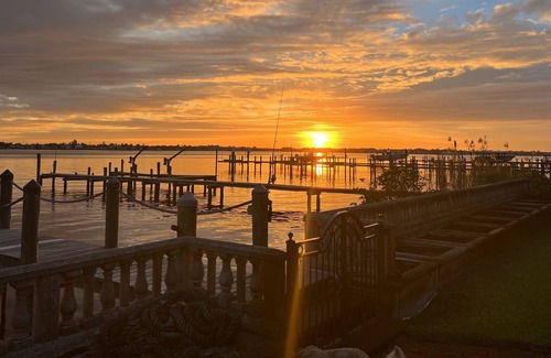 North River Shores House | Family Friendly Waterfront Villa