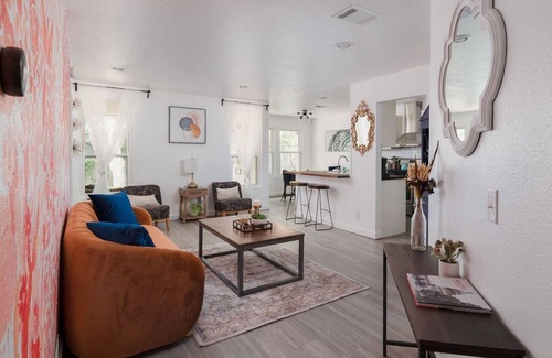 East MLK House | Family friendly with Cowboy Pool, large deck, picnic table