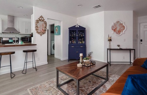 East MLK House | Family friendly with Cowboy Pool, large deck, picnic table