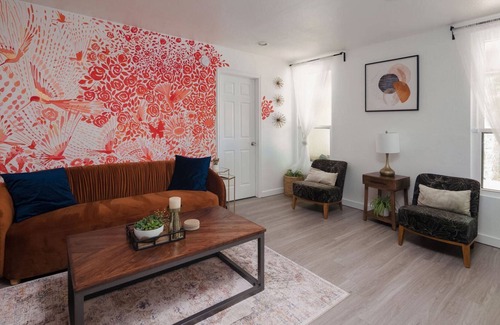 East MLK House | Family friendly with Cowboy Pool, large deck, picnic table