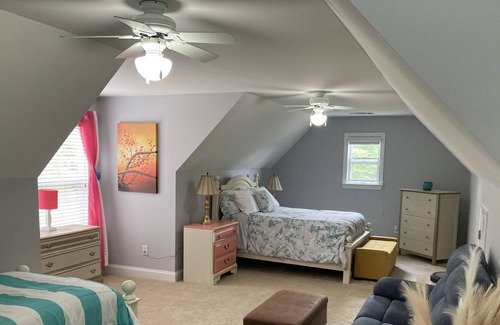 Braselton House | Family, friends or solo … 3 separate room plans available.