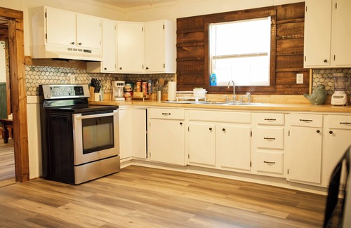 Sharpsburg House | Family Fun 3-bedroom House in Chesterhill with Free WiFi & AC