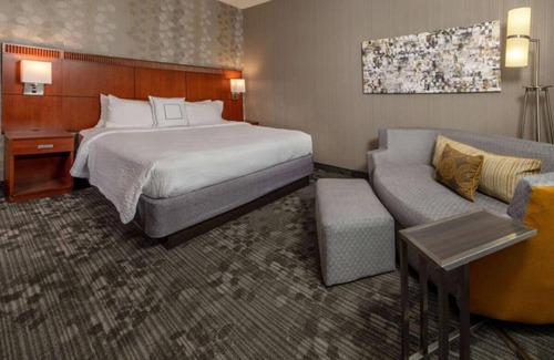 Newark Hotel | Family Fun at Brandywine Zoo! Pets Allowed, FREE Parking Onsite, Indoor Pool!