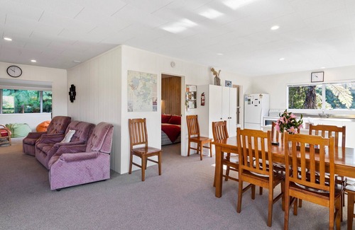 Lake Tarawera Cottage | Family Fun at The Lake - Lake Tarawera Home