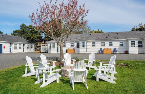 Downtown Cannon Beach Hotel | Family Fun Awaits with Nearby Attractions & Activities! Beach Access!