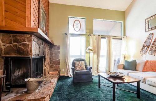 Fraser House | Family Fun Condo - 2bdrm with Loft Perfect for 6
