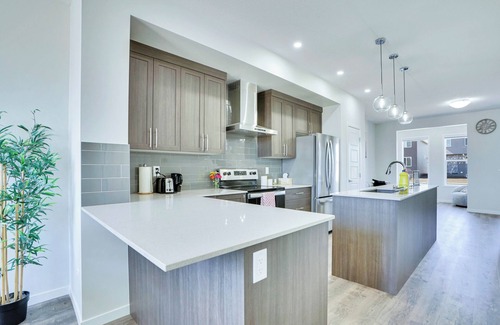 Calgary House | Family Fun House: Wi-Fi & More!