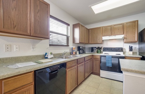 West San Antonio House | Family Fun! Kid Friendly! Patio, BBQ, Next Door to Park, 1 mile to Sea World!