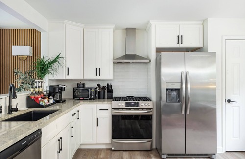 Thompson's Station House | Family FUN! Luxury Touches, Mini Golf, Firepit, Fully Loaded