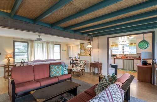 Waimanalo House | Family fun or just relax and say aaah! Max 6, 5 minute walk to Beach !