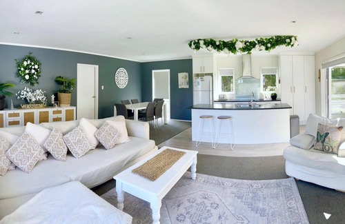 Mangawhai House | Family Fun - Sunny, fully-fenced, holiday home - walk to the village, markets, Bennetts, Tavern and more