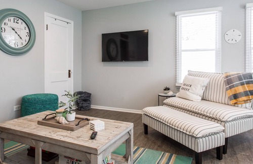 Fox Lake House | Family "Funcation" ★ 3 King Beds ★ Chain O Lakes