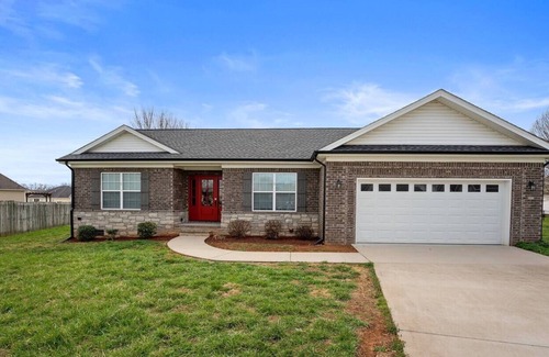 Bowling Green House | Family Game Nite | 3 Bedroom Home Bowling Green KY