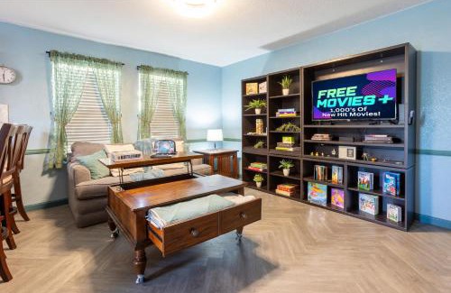 Dallas House | Family Game Room - Full-Body Massage Chair - Private Patio - Ultimate Group Getaway for 12