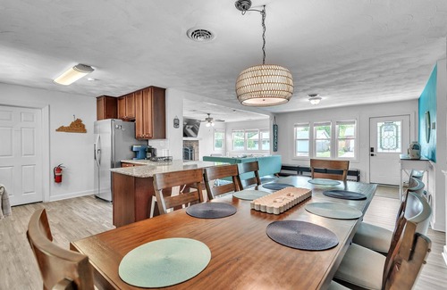 Bayview House | Family Getaway + 1 Block from Beach + Game Room + Fenced Yard - We Welcome Dogs!