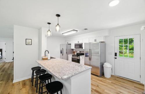 Winston - Salem House | Family Getaway 9BR Open-Concept Retreat home