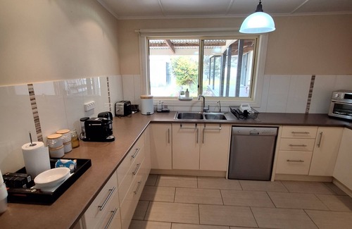 Wallaroo Mines House | Family Getaway - Cosy Retreat On Yorke with 10 Mins to Beach