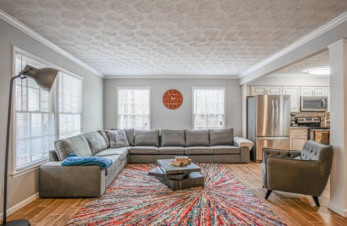 Lithonia House | ✩Family Getaway ✩Game room ✩Pet Friendly ✩Sleeps 15 ✩