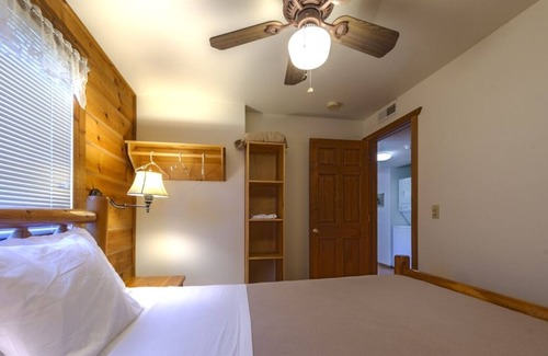 Warrens House | Family Getaway Lodge with Playground and Water Park! Near Wetherby Cranberry