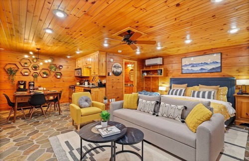 Banner Elk Cabin | Family Getaway|Mystic Glow Jungle|KidsSafari|HotTub|Pets|Firepit|Luxe Amenities