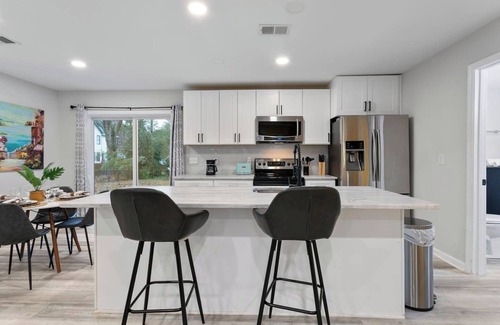 North Decatur House | Family getaway near Emory with brand new kitchen