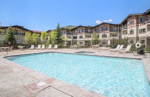 Zermatt Villa | Family Getaway~Pool, Hot Sprng, Scuba & Ice Castles Villa 1087